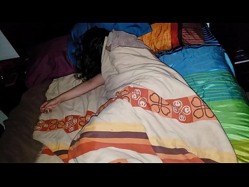 ❤️ Stiefson beréiert seng jonk Stéifmamm wärend hatt schléift. Sex bei eis